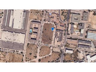 Wohngrundstück  Manuel vazquez montalban. Terreno urbano de uso terciario junto a a2 y m21
