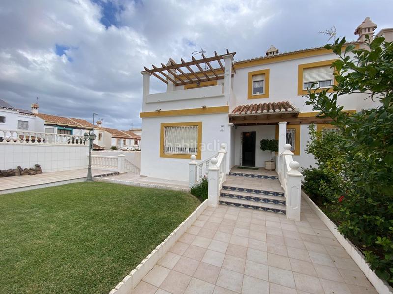 Foto 086cb178-8712-42de-844b-e34e527a325a. Chalet en avenida colon de (ma) 20 te imaginas vivir todo el año de vacaciones? presentamos este exclusivo chalet donde así será. en Vera