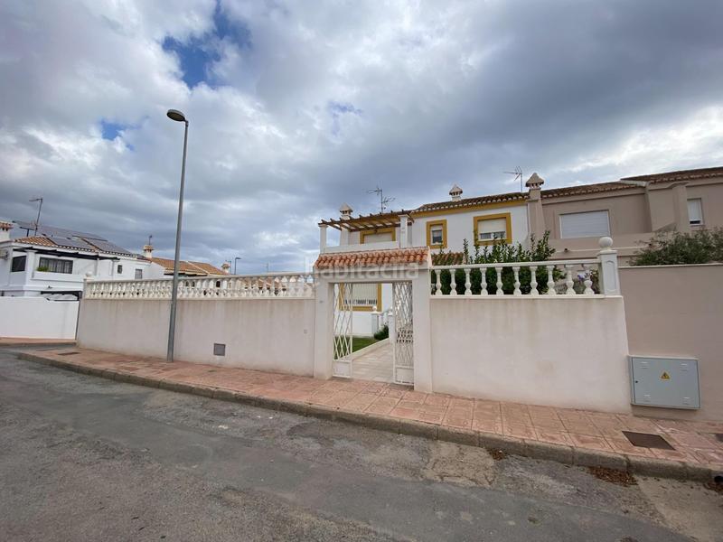 Foto 10c4e4f3-9dfa-49ce-91d4-4d3e0ab9404c. Chalet en avenida colon de (ma) 20 te imaginas vivir todo el año de vacaciones? presentamos este exclusivo chalet donde así será. en Vera