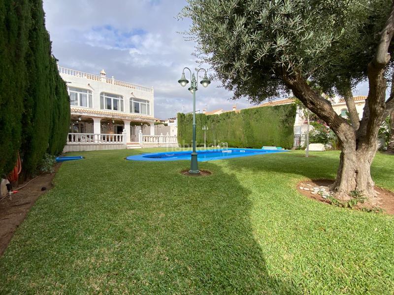 Foto 5845dd2f-3e6c-42df-973d-11c12b0c7a35. Chalet en avenida colon de (ma) 20 te imaginas vivir todo el año de vacaciones? presentamos este exclusivo chalet donde así será. en Vera