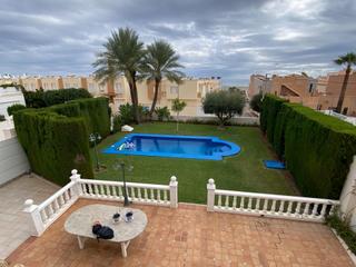 Chalet en Las Marinas - Pueblo Laguna. Te imaginas vivir todo el año de vacaciones? presentamos este ex