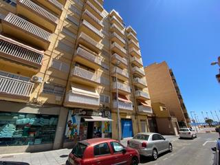 Pis  Calle sorrento. Qué te parecería vivir en un edificio junto a la playa?