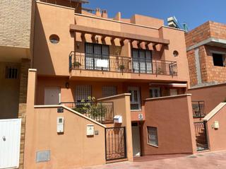 Maison  Manzanera. Sueñas con vivir con mucho espacio en una zona tranquila de la c