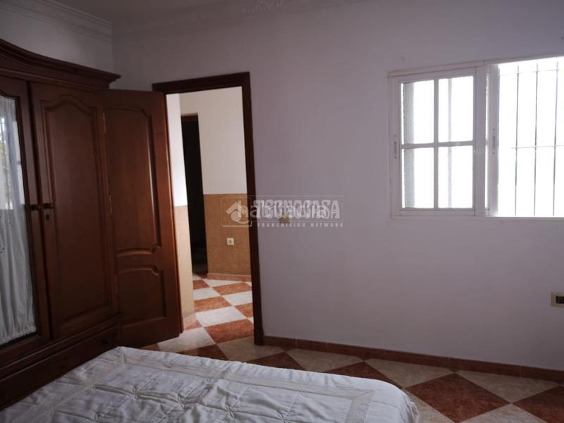 Foto 10ccdab5-aa8d-4163-a200-0d4db4e1c824. Casa pareada casa en venta en La Banda - Campo de Fútbol Chiclana de la Frontera
