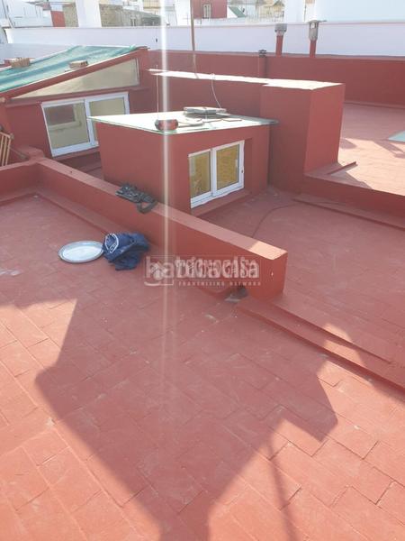 Foto 68af47d8-2a3e-4b30-8f10-0ffd3b2c4864. Casa pareada casa en venta en La Banda - Campo de Fútbol Chiclana de la Frontera