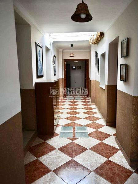 Foto f216e681-eff7-4b63-9707-32b9cf8a0bf0. Casa pareada casa en venta en La Banda - Campo de Fútbol Chiclana de la Frontera