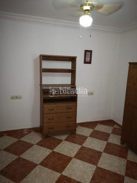 Foto f3742f62-a81a-4bf1-a71d-9d1c44e77d61. Casa pareada casa en venta en La Banda - Campo de Fútbol Chiclana de la Frontera