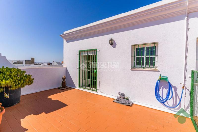 Foto 323198ee-cd1f-4abb-90f0-d5d0582817a0. Dúplex piso en venta en Núcleo urbano Chiclana de la Frontera