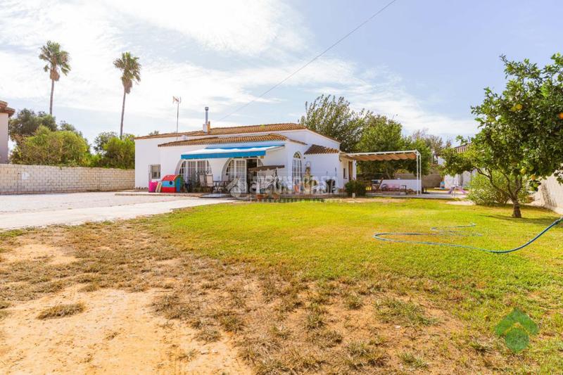 Foto 9abcc6f4-cd65-4773-8c05-2e4ef5374840. Casa amb aparcament a La Soledad Chiclana de la Frontera