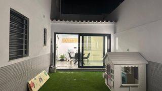 Casa aparellada a La Soledad. Casa en venta en chiclana de la frontera