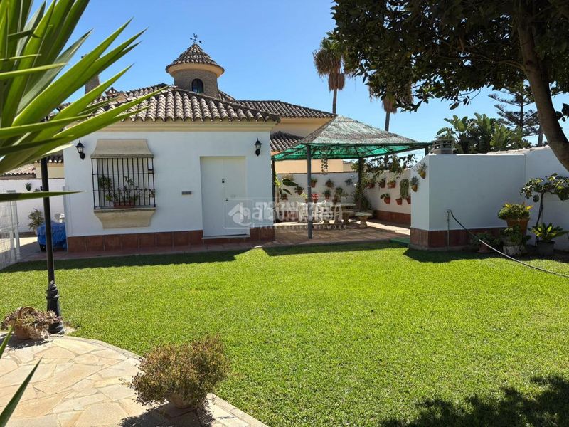 Foto 74ac2694-b65b-4599-9452-86db2f07316e. Casa amb aparcament a Los Gallos Chiclana de la Frontera