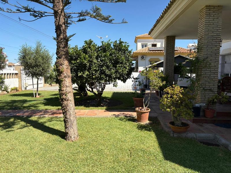 Foto a4b57c52-19fd-4a7f-8996-d741f9e68918. Casa amb aparcament a Los Gallos Chiclana de la Frontera