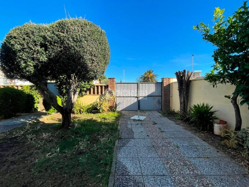 Foto 00af536b-6b99-43d6-90ad-c8ed0342341f. Casa a Los Gallos Chiclana de la Frontera