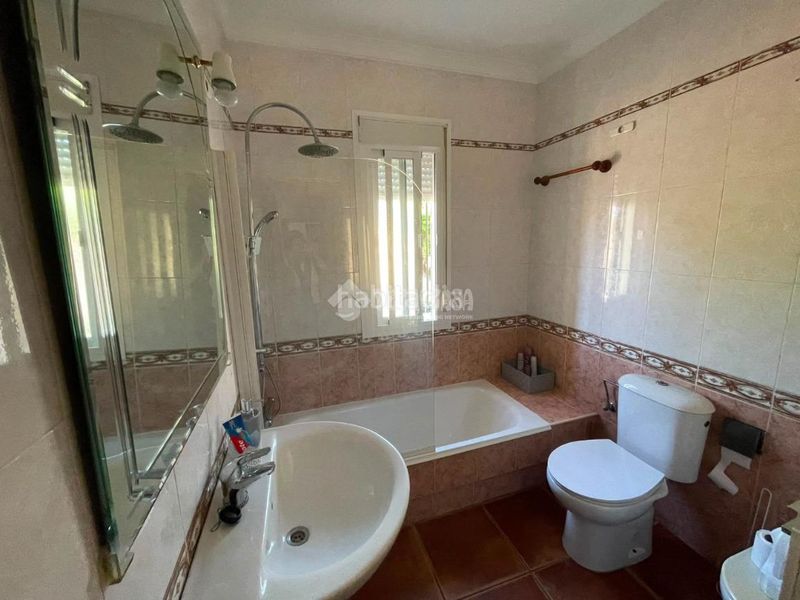 Foto 95f22f8b-958a-4f61-8835-2aa1765e5503. Casa a Los Gallos Chiclana de la Frontera