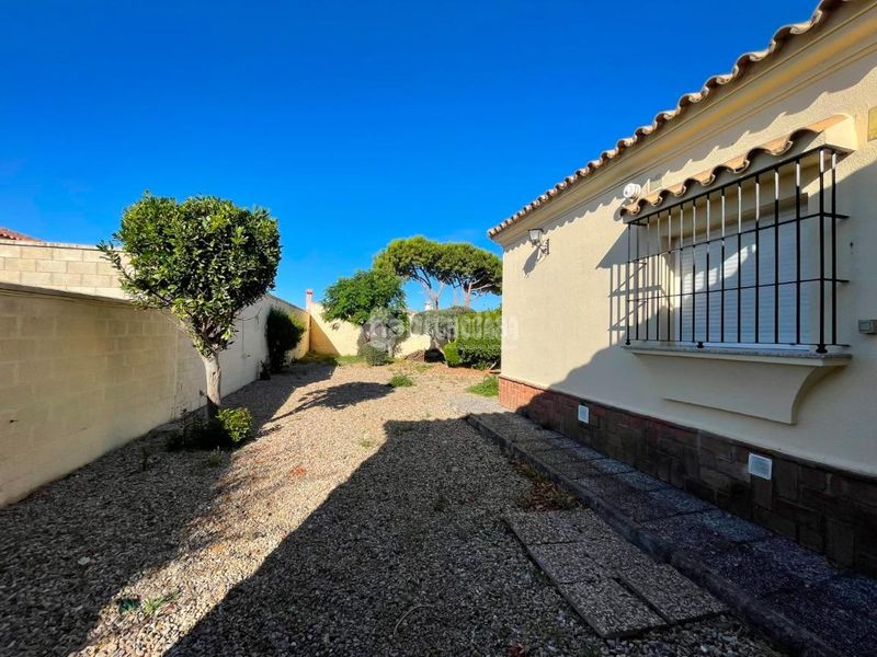 Foto b2a11c20-a576-48bb-b425-6c54a372d4f3. Casa a Los Gallos Chiclana de la Frontera