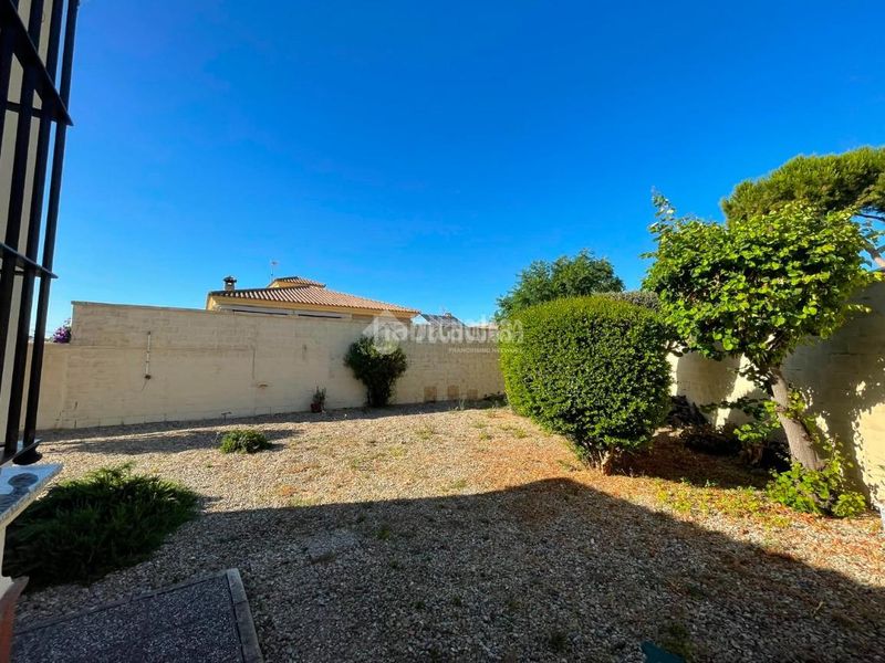 Foto fd2e0e87-5faa-4ef9-b68b-7de7457090d2. Casa a Los Gallos Chiclana de la Frontera