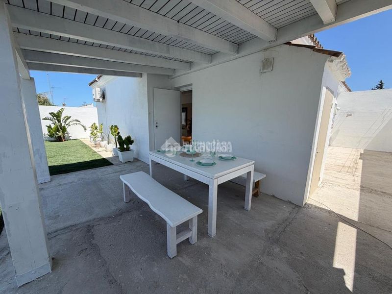Foto f235ae06-fa76-4096-a373-d8fb772a7b3a. Casa amb aparcament a Los Franceses - La Vega Chiclana de la Frontera