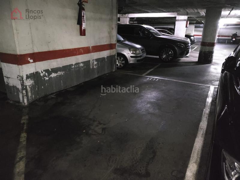 Foto e6b36376-927f-4806-b01b-47b3384f6168. Parking coche parking bien situado en el paseo de la zona franca. en Barcelona