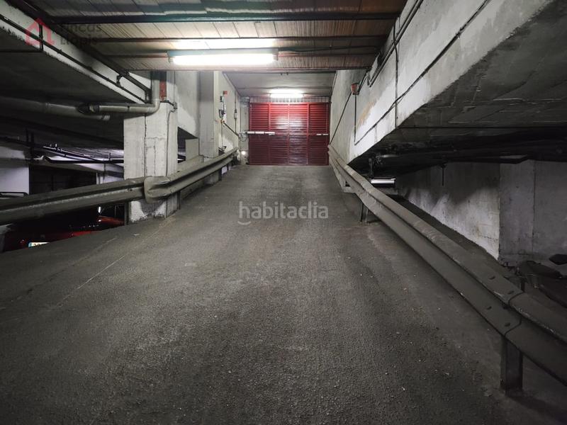 Foto e8126ef3-163e-4abd-99fb-bfe288b77dd3. Parking coche parking bien situado en el paseo de la zona franca. en Barcelona