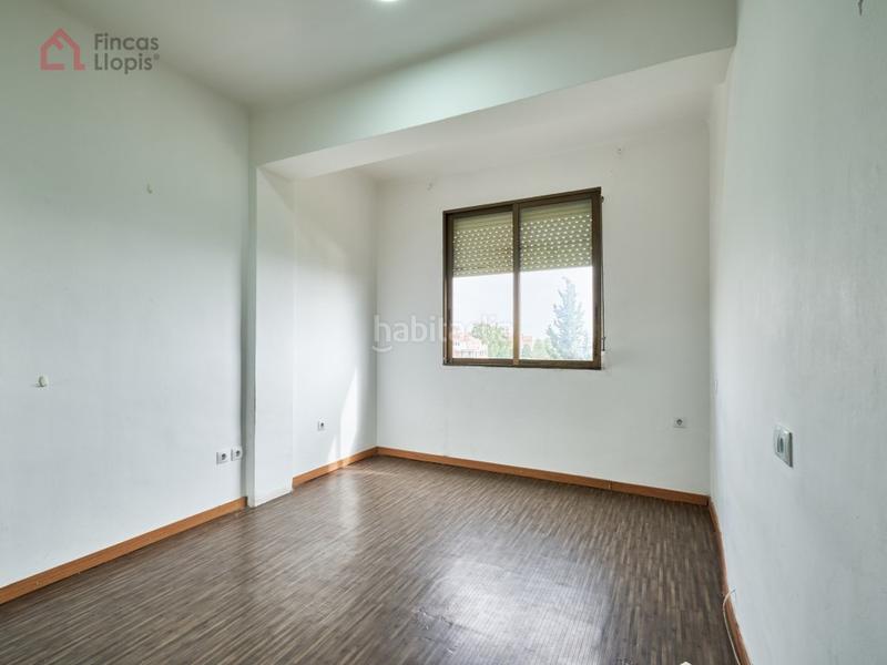 Foto b4d500ca-e74d-487d-9381-deaed9cf115e. Piso en calle cartagena 387 oportunidad a reformar, exterior con vistas en Barcelona