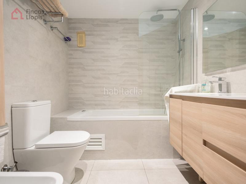 Foto 17c9fb64-cdd1-4781-a690-cd61f1f0c5c1. Piso para entrar a vivir reformado con balcón en L´Antiga Esquerra de l´Eixample Barcelona