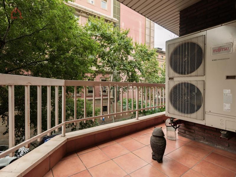 Foto 4f23827a-9c05-42a0-bf11-7e6d2a15b811. Piso para entrar a vivir reformado con balcón en L´Antiga Esquerra de l´Eixample Barcelona