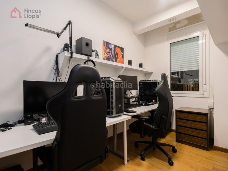 Foto c8f58eef-694e-4073-8490-d08323d04b36. Piso para entrar a vivir reformado con balcón en L´Antiga Esquerra de l´Eixample Barcelona