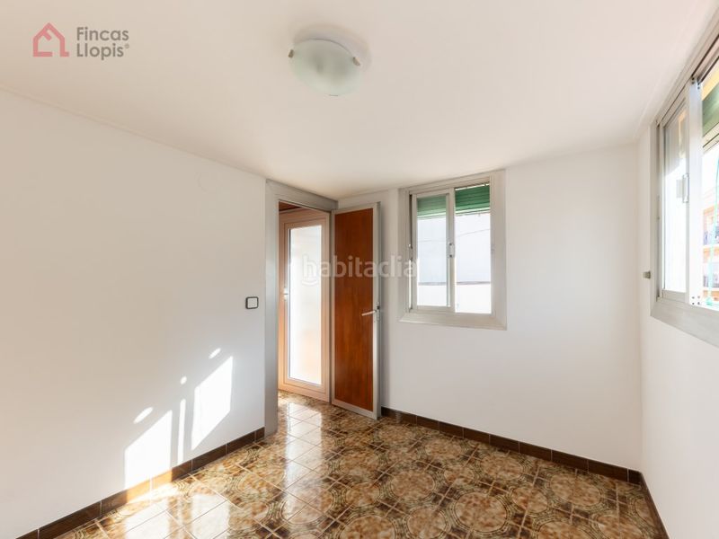 Foto 8c63030a-a0be-4892-98aa-d502f940ff6e. Pis a Sants-Badal Barcelona