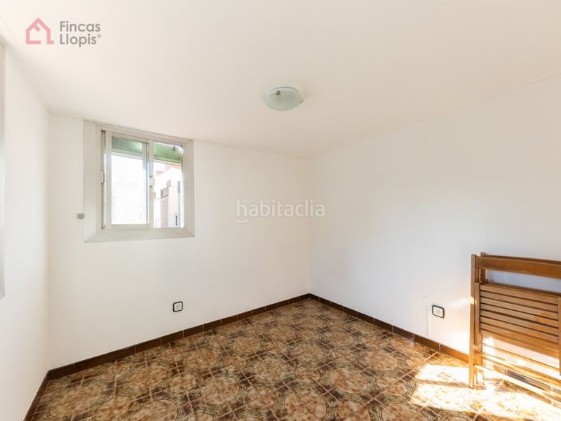 Foto f120c2f1-975d-469a-a89c-d8fd981654cf. Pis a Sants-Badal Barcelona
