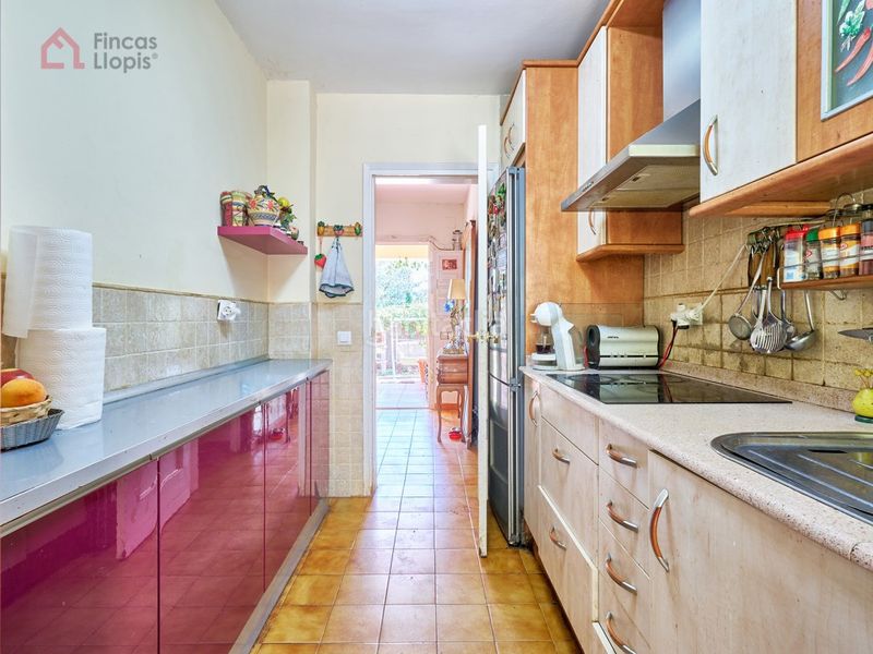 Foto f7848884-6160-478a-8a7d-34f7c335fc21. Casa amb calefacció aparcament a Corbera de Llobregat