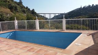 Casa bifamiliare in La Herradura. Cortijo en rio jate