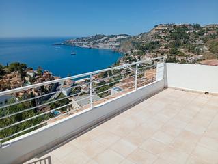 Xalet a Cotobro. Esplendido chalet con bellas vistas a cotobro y marina del este
