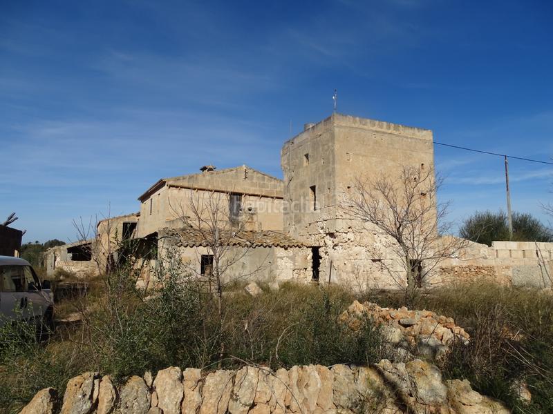 Foto c120debb-3e65-4000-b27c-74509c1e679d. Casa amb xemeneia a Campos