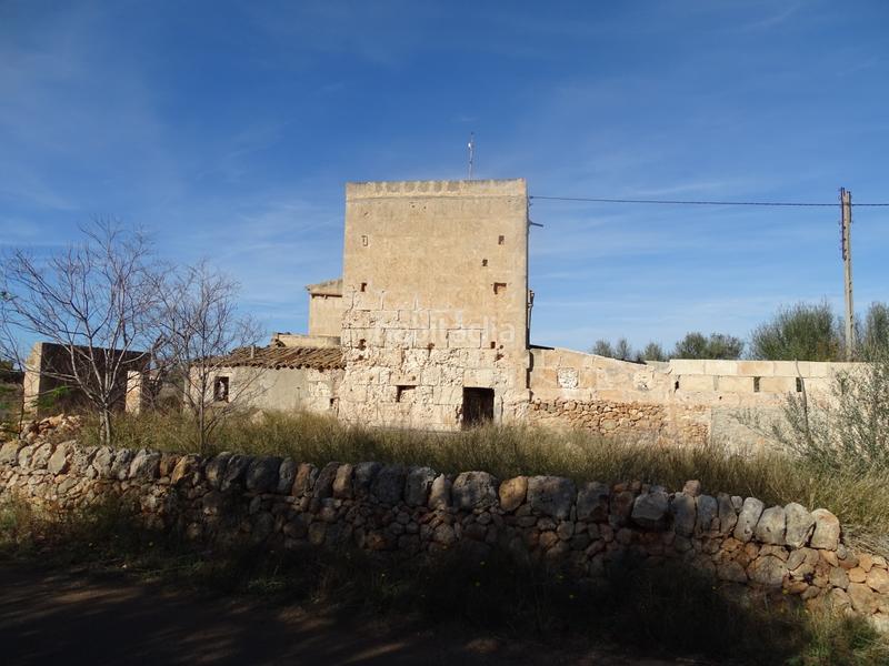 Foto f2a730b4-d525-43b2-b4d3-16bc6aca2399. Casa amb xemeneia a Campos