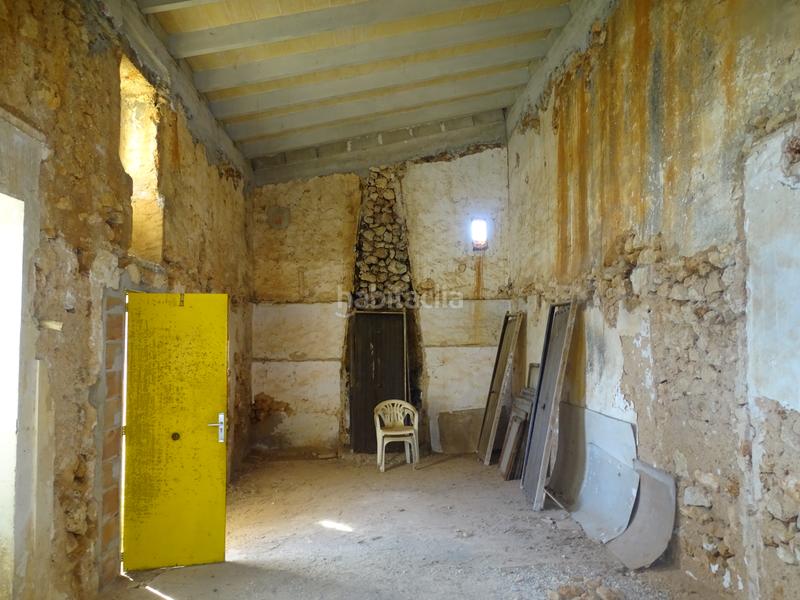 Foto 35cfecd1-4c6d-438e-b662-eb79d2d1d7d4. Masia amb xemeneia a Campos