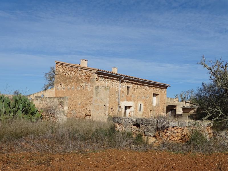 Foto 433c8100-af71-4c6a-8466-d6804a123154. Masia amb xemeneia a Campos