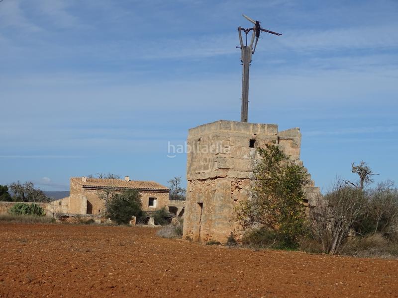 Foto 48468b12-ce4f-4a3c-b5ab-fbd7d06a963e. Masia amb xemeneia a Campos