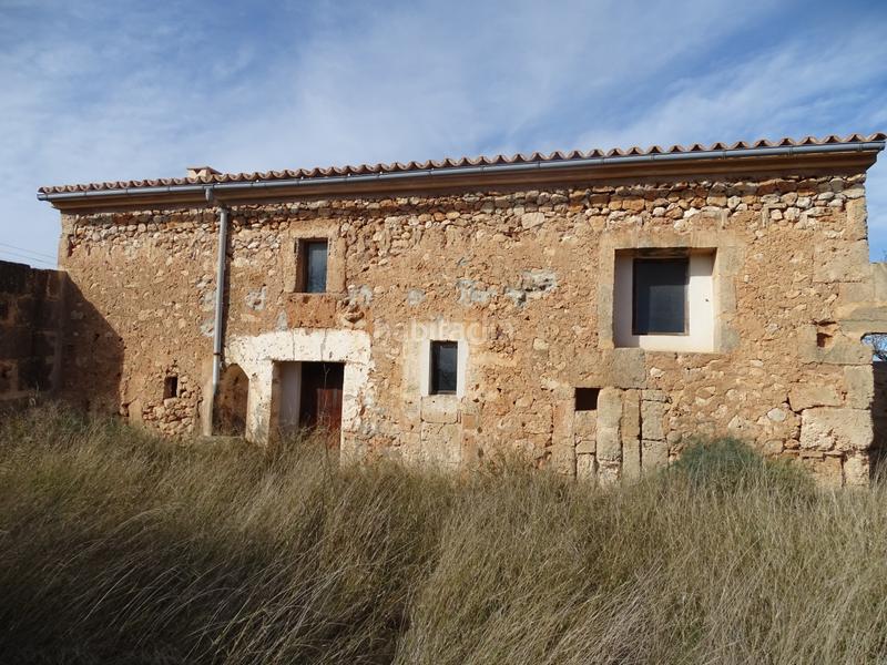 Foto eee52300-8684-4be0-8397-3b609edee5b6. Masia amb xemeneia a Campos