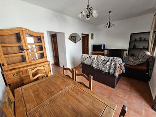 Rent House in Cueva de Menga. 4 dormitorios 2 baños para empresas y trabajadores