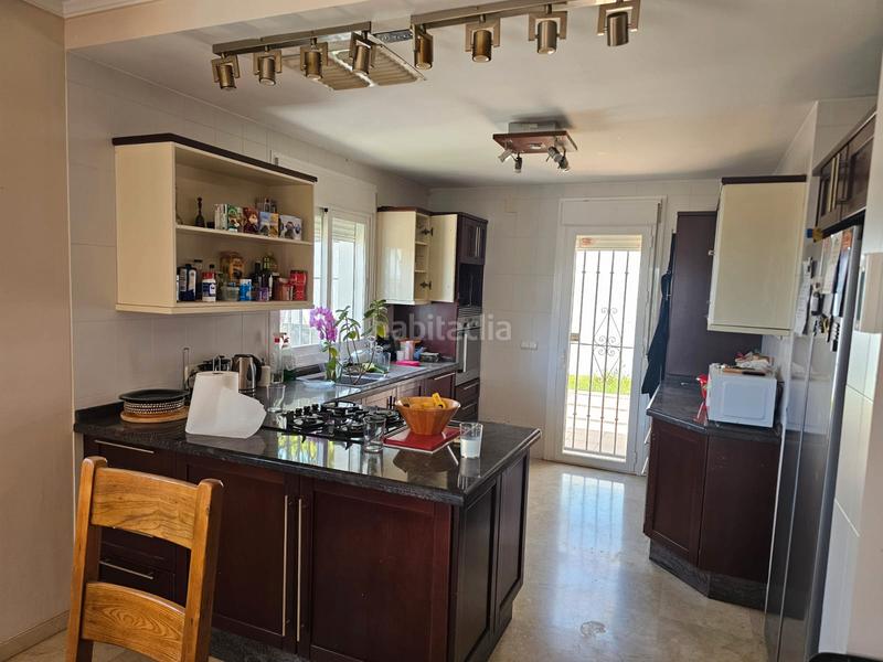 Foto c866d7c4-f90c-4281-90ef-03c93009eea7. Location chalet avec parking piscine dans Parque Central Estepona