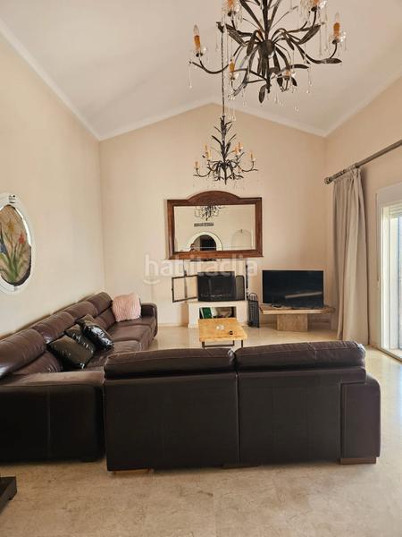 Foto 1225ff2b-08f4-4318-a291-f37f5d560f36. Miete chalet mit parking pool in Parque Central Estepona