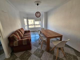 Miete Etagenwohnung in Coín. Coín piso 3 dormitorios, 1 baño para empresas trabajadores