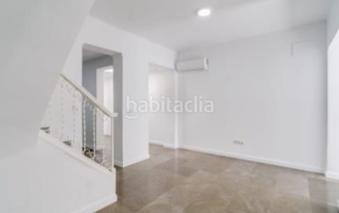 Foto 1757b6ae-28ff-49a2-b7d6-de9d610cc0d3. Casa adossada amb calefacció a Coín