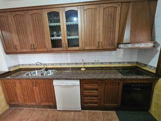 Location Maison jumelée à Guaro. Casa guaro 3 dormitorios 3 baños para empresas trabajadores
