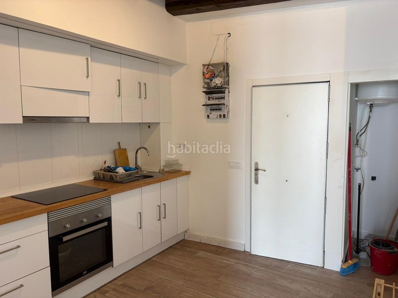 Foto 345dd656-b7a6-47b3-9b8a-68e69182b5e5. Pis amb calefacció a Raval Barcelona