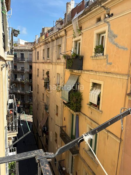 Foto b5f6f978-a923-4a20-8d0b-39ca56003c2f. Pis amb calefacció a Raval Barcelona