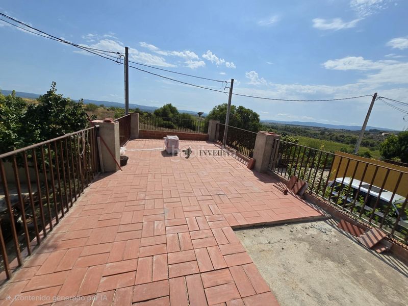 Foto e56391c6-0242-48c2-a0c4-545564d43e24. Casa  rodeada de zona verde en Castellví de la Marca