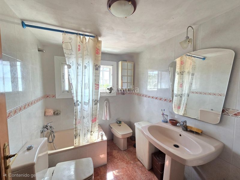 Foto e69f3e45-1814-4f36-83f5-2e487dfb9248. Casa  rodeada de zona verde en Castellví de la Marca