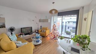 Etagenwohnung in Roses-Castellbell. Amplio y moderno piso reformado en sant feliu de llobregat.