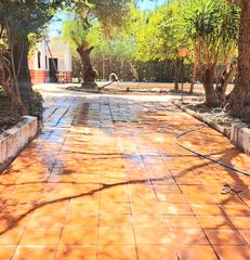 Casale in Oromana. Parcela con casa y piscina